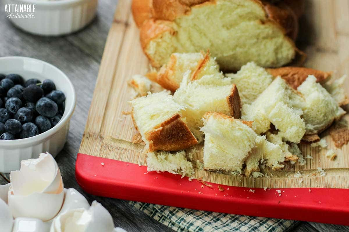 chunks of cut bread on a wooden cutting board.