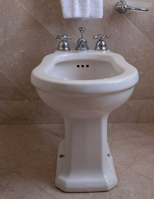 porcelain bidet