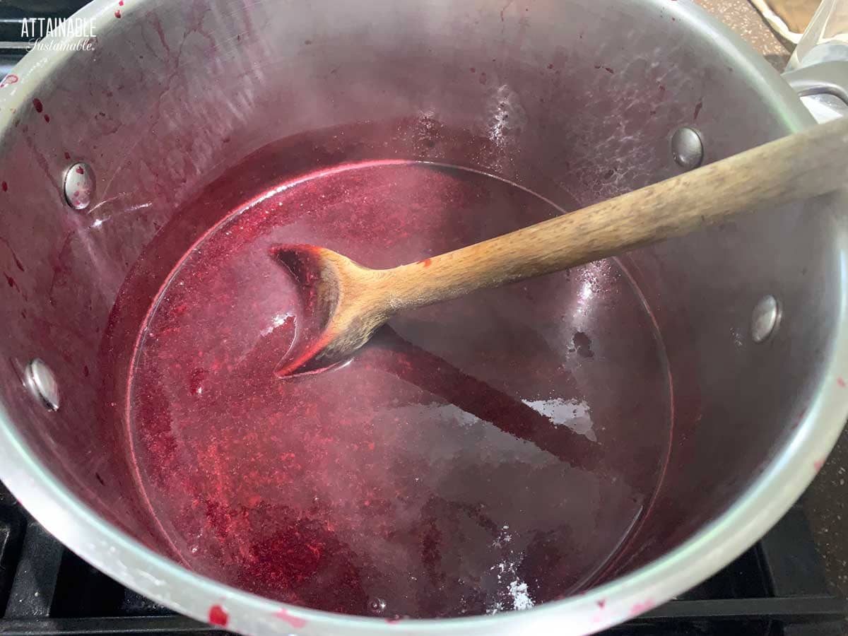 jaboticaba jam cooking in a pot.